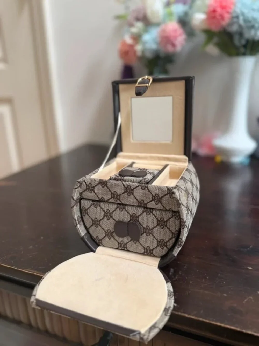 Luxury Patterned Beige Jewelry Travel Case with Mirror